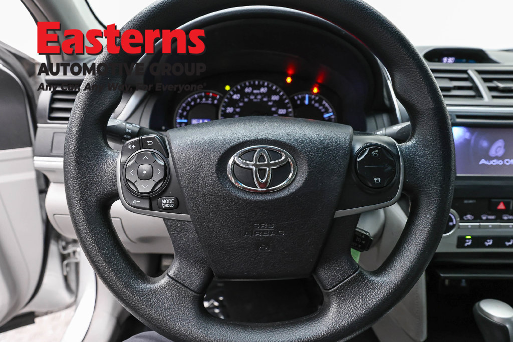 Used 2014 Toyota Camry LE FWD image 11
