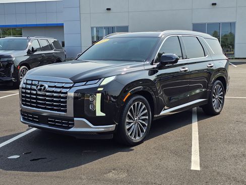 Used 2023 Hyundai Palisade Calligraphy w/ Cargo Package AWD/4WD image 2
