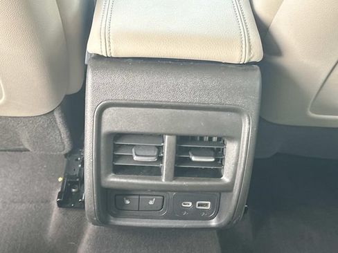 Certified 2022 Cadillac XT4 Luxury w/ Cold Weather Package FWD image 17
