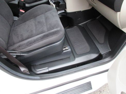 Used 2019 Dodge Grand Caravan SE FWD image 27