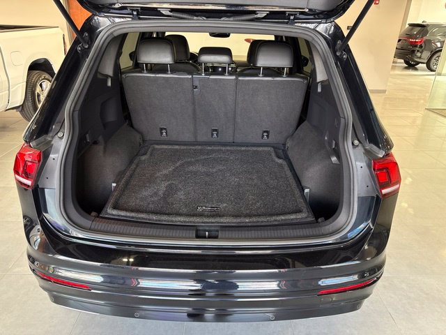 Used 2021 Volkswagen Tiguan SE R-Line AWD/4WD image 46