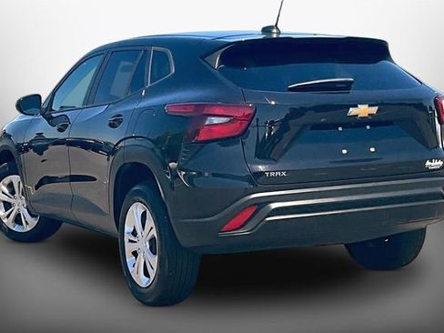 Used 2024 Chevrolet Trax LS FWD image 11