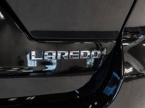 Used 2023 Jeep Grand Cherokee Laredo AWD/4WD image 28