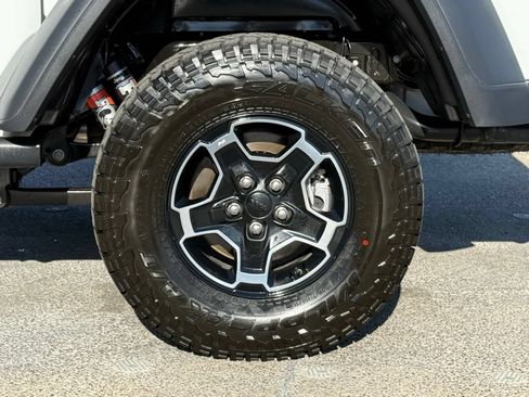 Used 2021 Jeep Gladiator Mojave AWD/4WD image 15