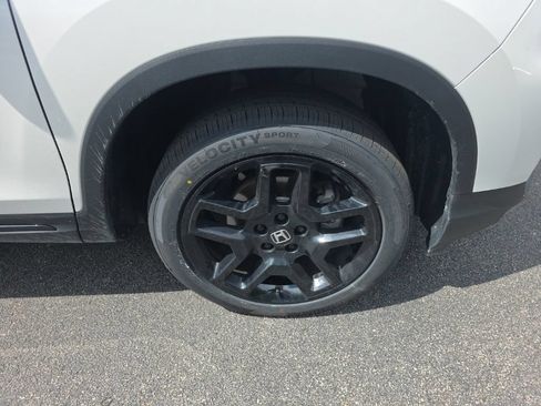 Certified 2024 Honda Passport Black Edition image 9