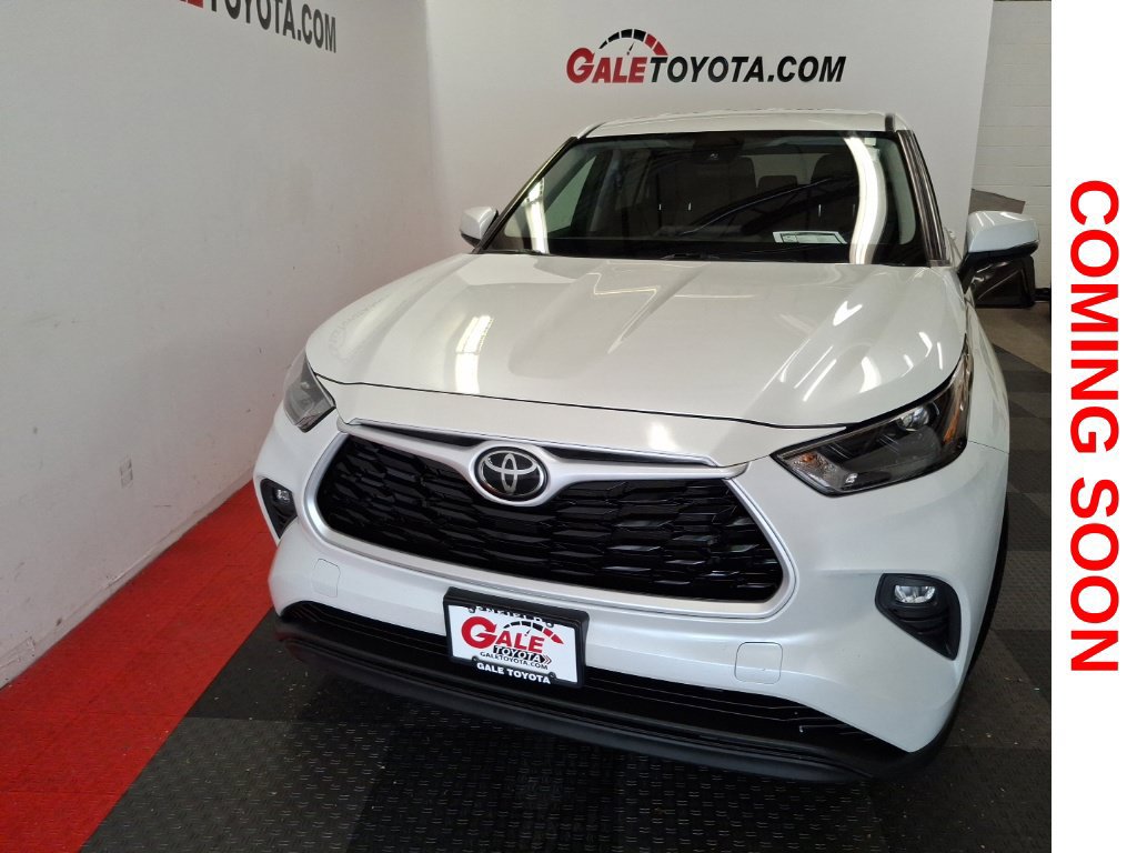 Used 2022 Toyota Highlander LE AWD/4WD image 6