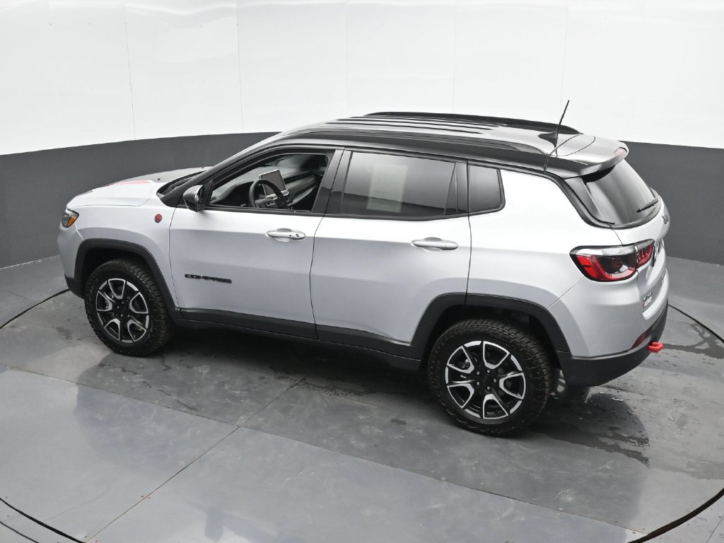 Used 2024 Jeep Compass Trailhawk AWD/4WD image 42