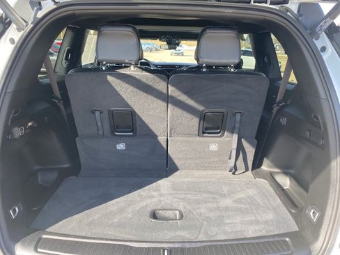 Used 2023 Jeep Grand Cherokee L Laredo image 16