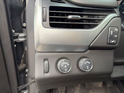 Used 2020 Chevrolet Suburban Premier AWD/4WD image 18