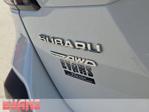 Used 2023 Subaru Outback Premium AWD/4WD image 3