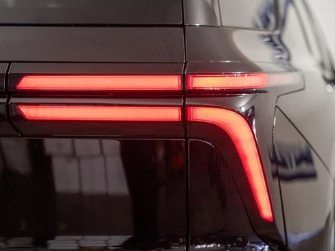 Used 2024 Chevrolet Traverse LS w/ Midnight/Sport Edition image 8