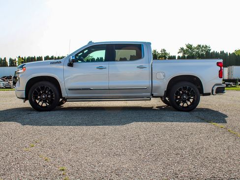Used 2024 Chevrolet Silverado 1500 High Country w/ Technology Package AWD/4WD image 4