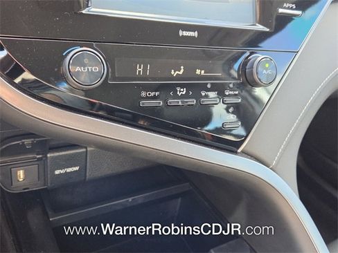 Used 2020 Toyota Camry SE image 19