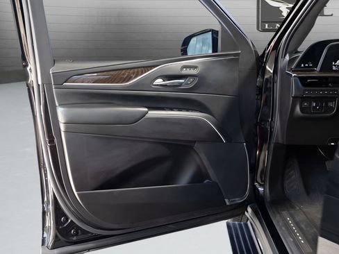 Used 2022 Cadillac Escalade Sport Platinum w/ LPO, ONYX Package AWD/4WD image 38