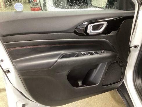 Used 2024 Jeep Compass Trailhawk w/ Trailhawk Convenience Group AWD/4WD image 12