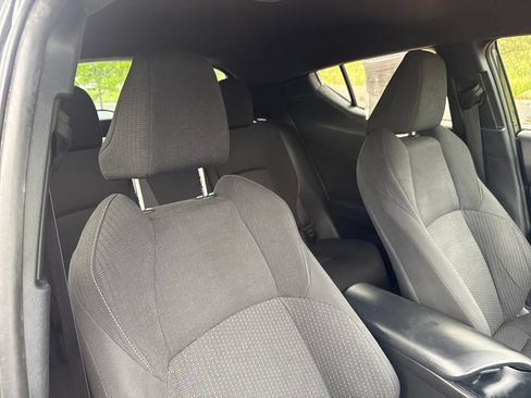 Used 2018 Toyota C-HR XLE FWD image 31