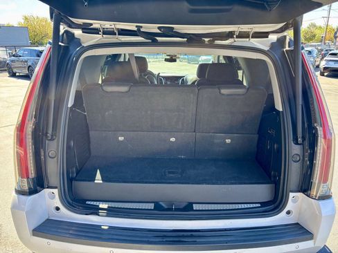 Used 2019 Cadillac Escalade Luxury AWD/4WD image 37
