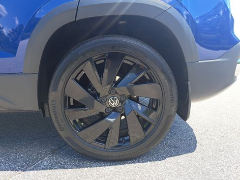 Used 2024 Volkswagen Taos SEL AWD/4WD image 30