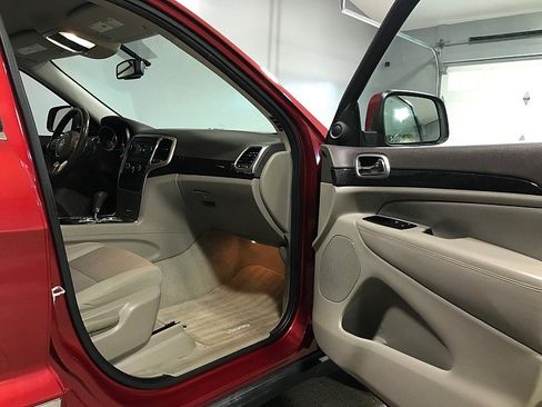 Used 2011 Jeep Grand Cherokee Laredo w/ Security & Convenience Group AWD/4WD image 12