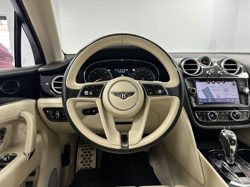Used 2018 Bentley Bentayga image 42
