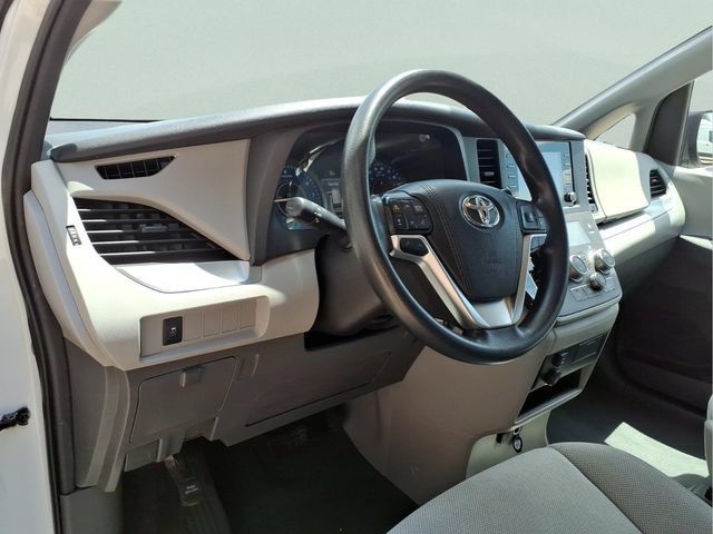 Used 2020 Toyota Sienna L FWD image 13