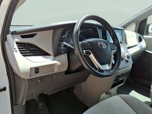 Used 2020 Toyota Sienna L FWD image 13