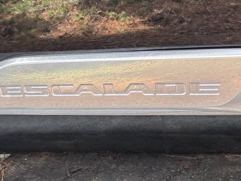 Used 2022 Cadillac Escalade Premium Luxury RWD image 4