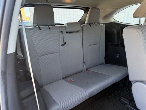 Used 2023 Toyota Highlander LE image 32