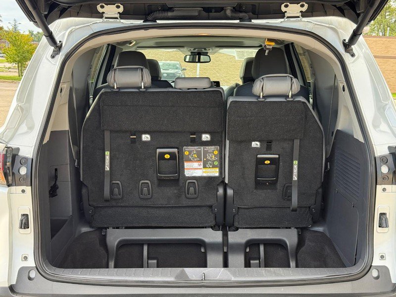 Used 2024 Toyota Sienna XLE FWD image 9