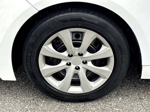 Used 2021 Toyota Corolla LE image 22