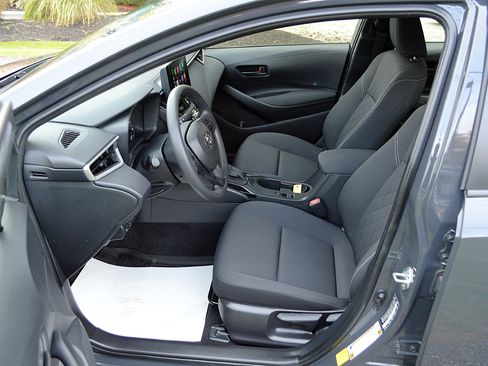 Used 2024 Toyota Corolla LE w/ LE Convenience Package image 13