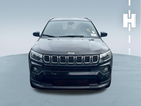 Used 2025 Jeep Compass Latitude AWD/4WD image 2