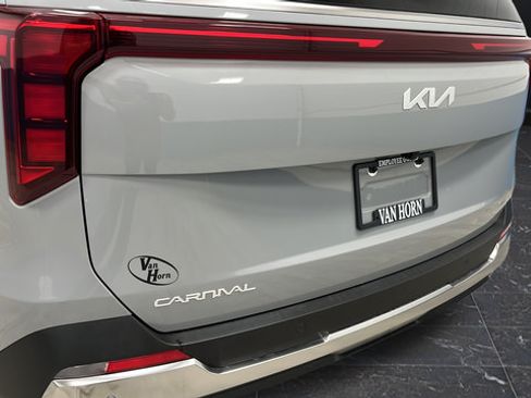 Used 2026 Kia Carnival SX FWD image 42