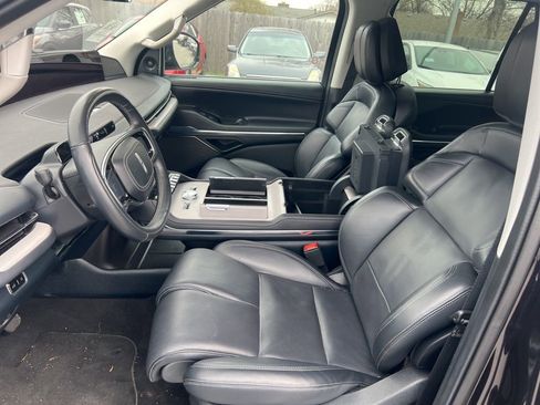 Used 2025 Lincoln Navigator Reserve image 9