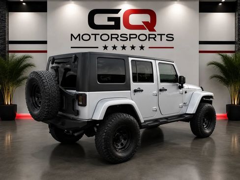 Used 2007 Jeep Wrangler Unlimited Sahara w/ Dual Top Group AWD/4WD image 7