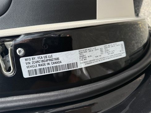 Certified 2023 Chrysler Pacifica Touring-L image 24