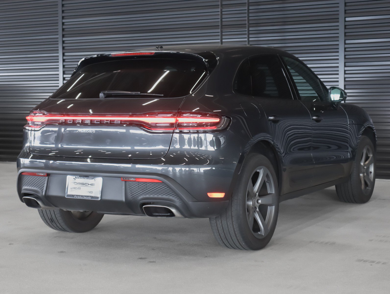Certified 2024 Porsche Macan AWD/4WD image 10