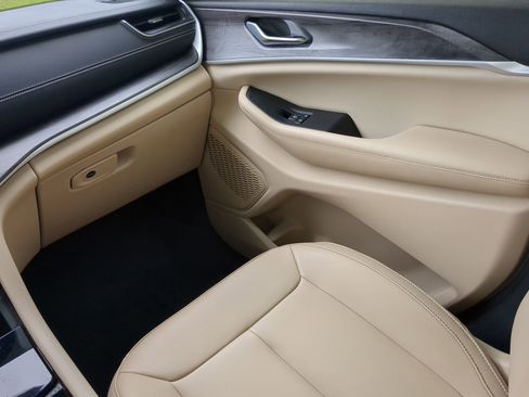 Used 2024 Jeep Grand Cherokee L Limited image 45