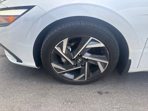 Used 2025 Hyundai Elantra Sport FWD image 10