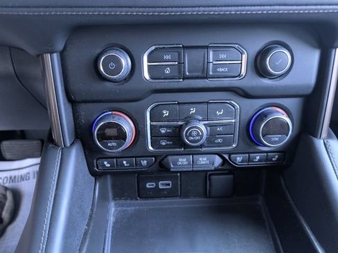Used 2024 Chevrolet Suburban High Country AWD/4WD image 20