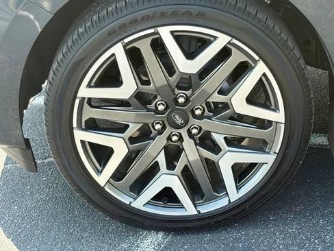 Used 2026 Ford Expedition Platinum w/ Platinum Ultimate Package AWD/4WD image 32