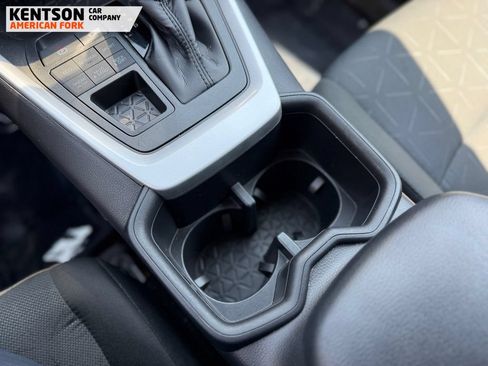 Used 2025 Toyota RAV4 XLE AWD/4WD image 19