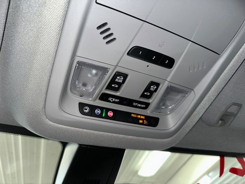 Used 2021 GMC Acadia SLE w/ Driver Convenience Package image 18