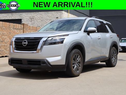 Used 2025 Nissan Pathfinder SV FWD image 1