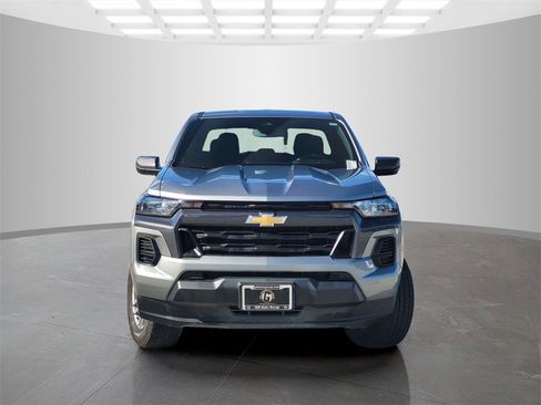 Used 2025 Chevrolet Colorado LT w/ Advanced Trailering Package image 2