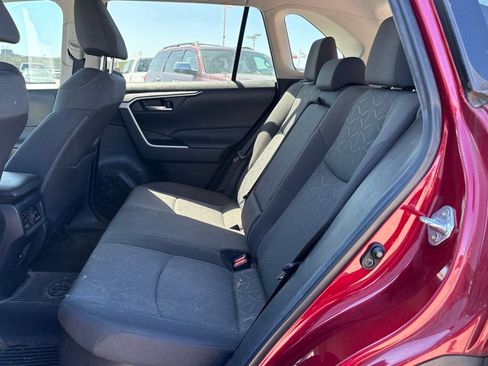 Used 2021 Toyota RAV4 XLE w/ Convenience Package image 9