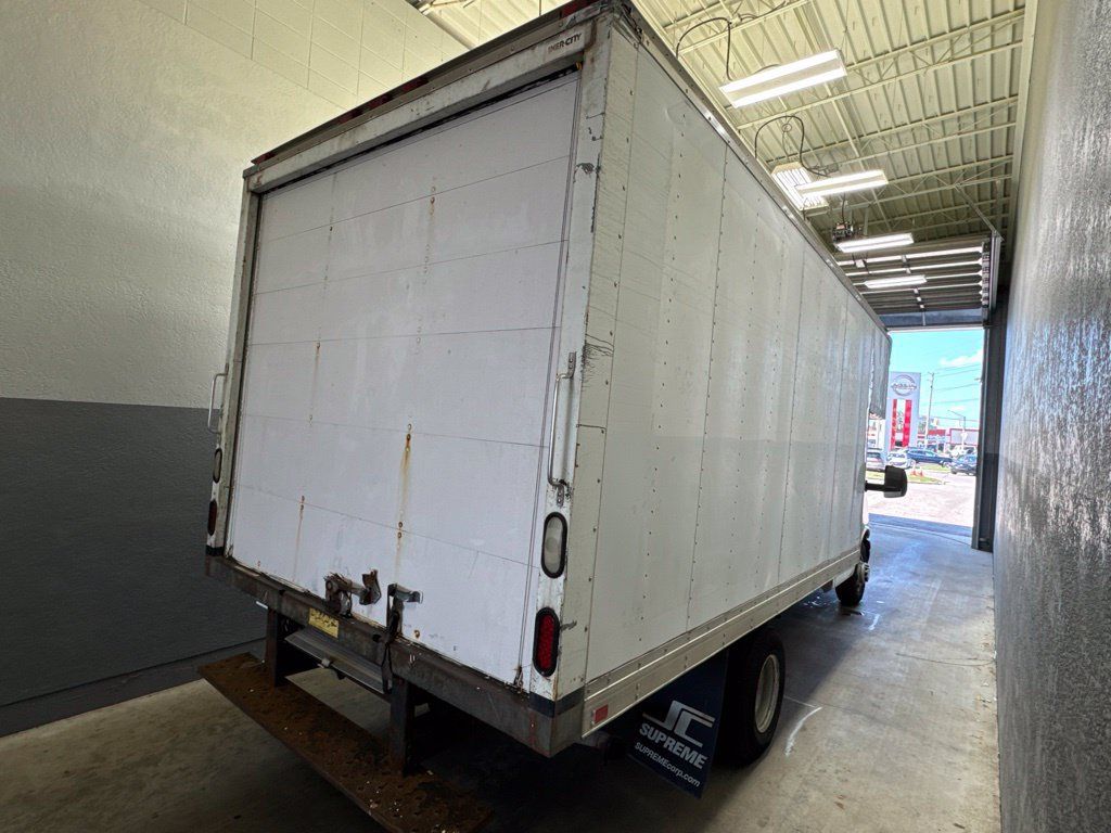 Used 2011 Chevrolet Express 3500 Extended RWD image 7