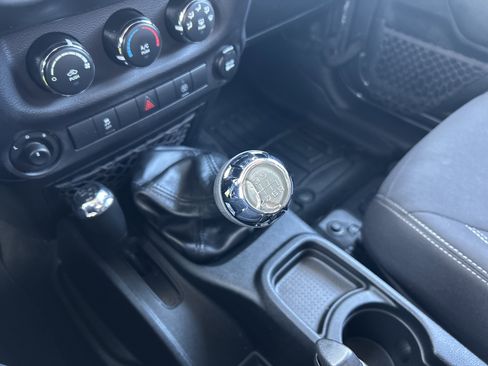 Used 2018 Jeep Wrangler Unlimited Sahara w/ Trailer Tow Group AWD/4WD image 17