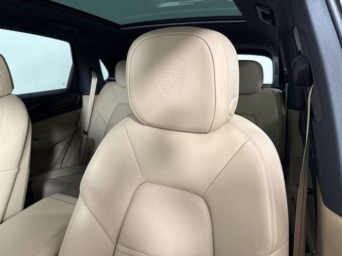 Certified 2023 Porsche Cayenne AWD/4WD image 41