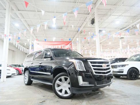 Used 2019 Cadillac Escalade ESV Luxury image 2